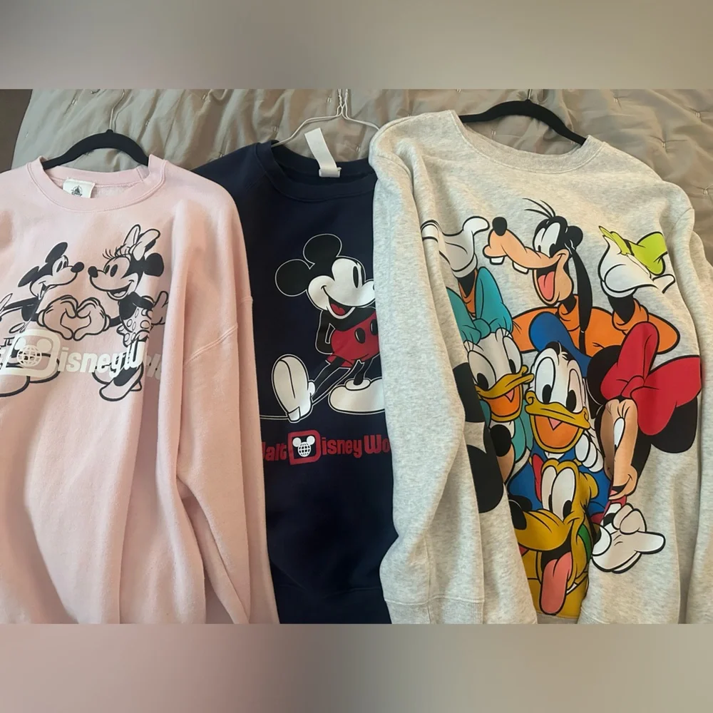 Disney world parks XXL sweatshirt lot - Picture 1 of 5